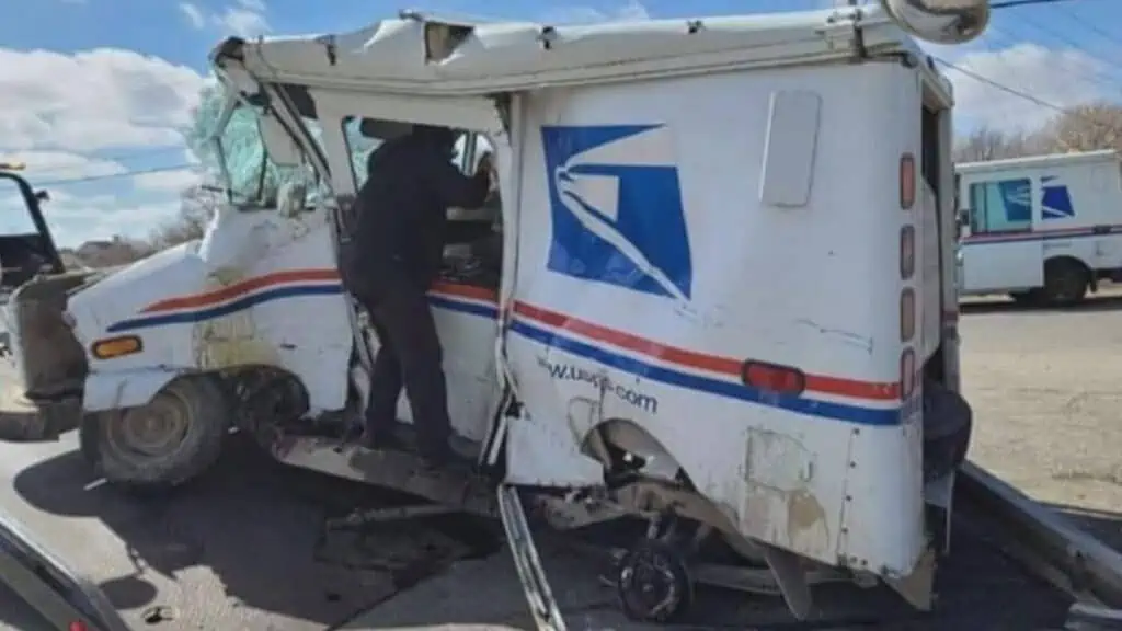 usps truck in accident