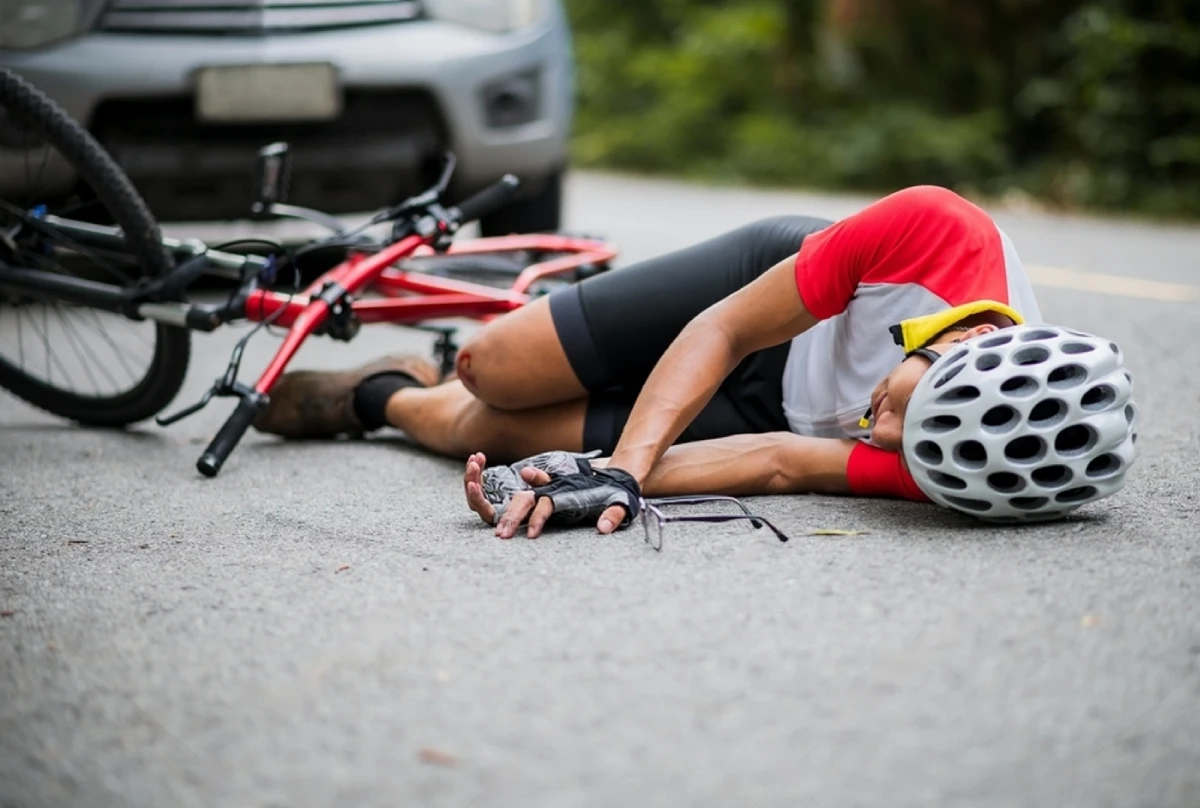 Collision between a car and a bike, emphasizing the risks of road accidents and the need for an Austin bicycle accident lawyer in personal injury claims.